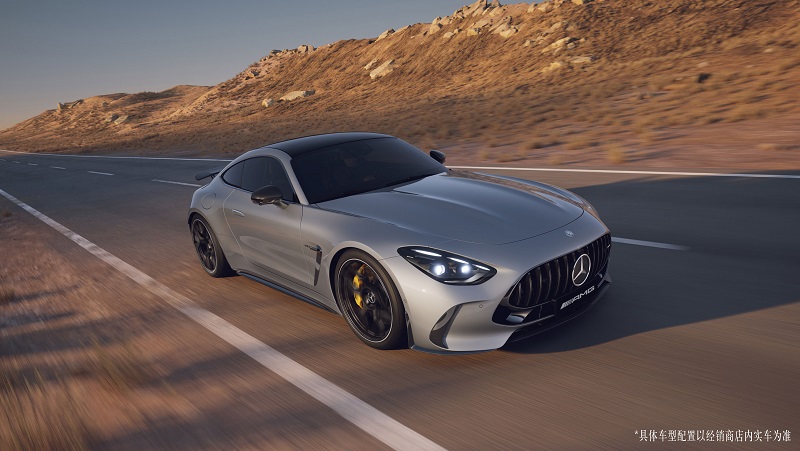04.全新梅賽德斯-AMG GT 63 4MATIC+將正式上市，以“一人一機”V8發(fā)動機的強悍性能、源自賽道的駕控科技和經(jīng)典的GT美學(xué)，演繹這“狠”AMG的激情本色.jpg